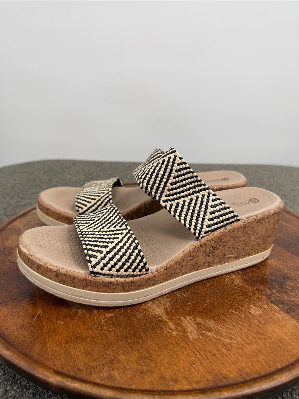 BZees Sandals Wm 8.5 M Resort Woven Two Strap Wedge Slide Comfort Beach Vacation